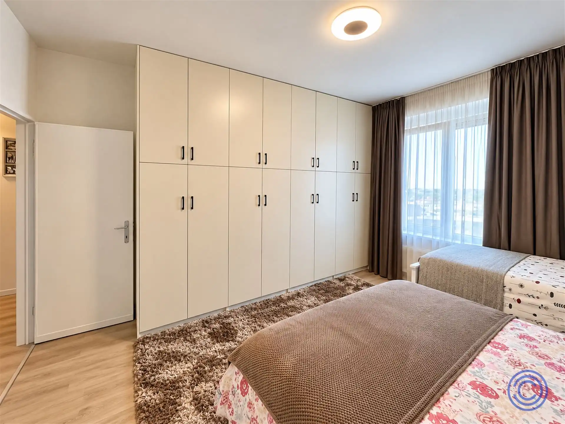 Ruim instapklaar 2-slpk appartement incl. autostaanplaats foto 5