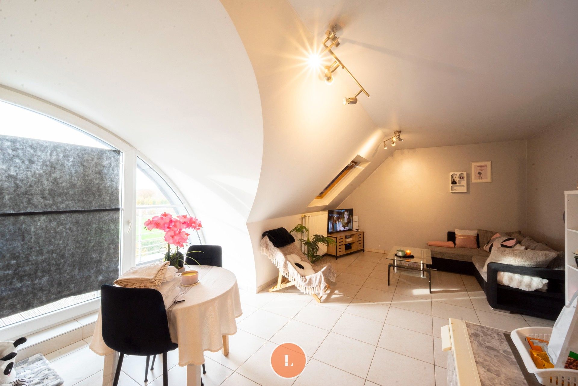 Tof recent appartement met garage in centrum Rekkem foto {{pictureIndex}}