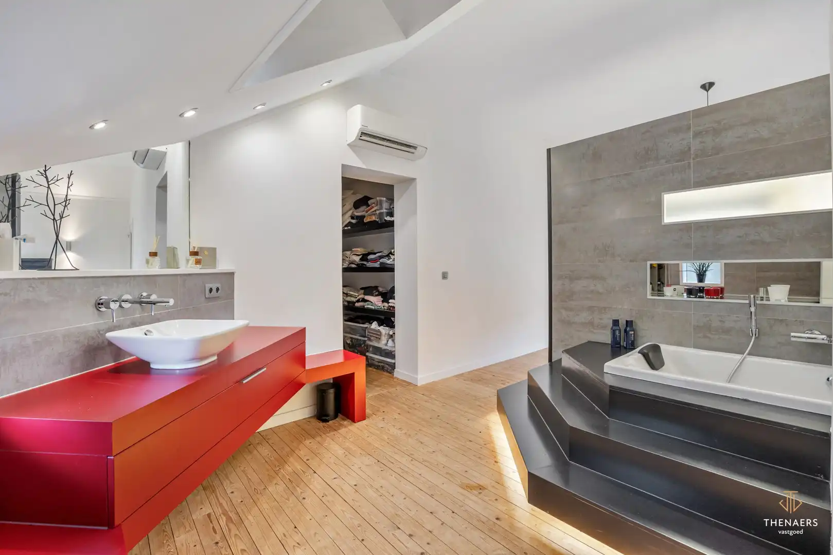 Karaktervolle hoevewoning met 279 m² woonoppervlakte en prachtige tuin op 18a45ca in Heks foto 27