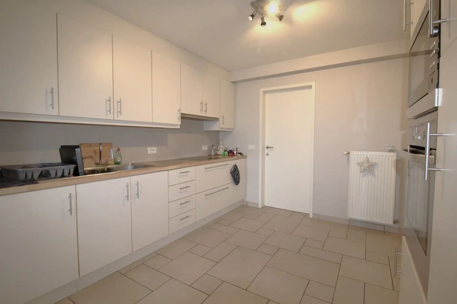 Lichtrijk appartement in hartje Tiegem! foto 10