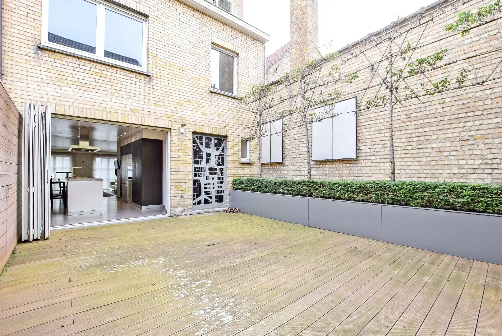 Kwalitatief afgewerkte woning met handelsruimte (536m² bewoonbaar) op een toplocatie. foto 10