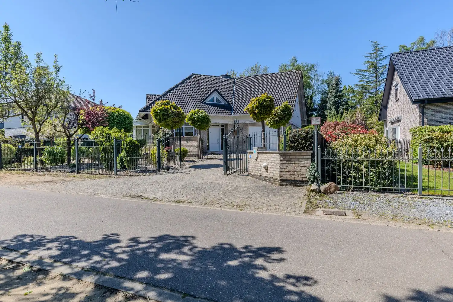 Ruime, instapklare vrijstaande woning met 5 slaapkamers en 3 badkamers in het gezellige Neerharen! foto 44