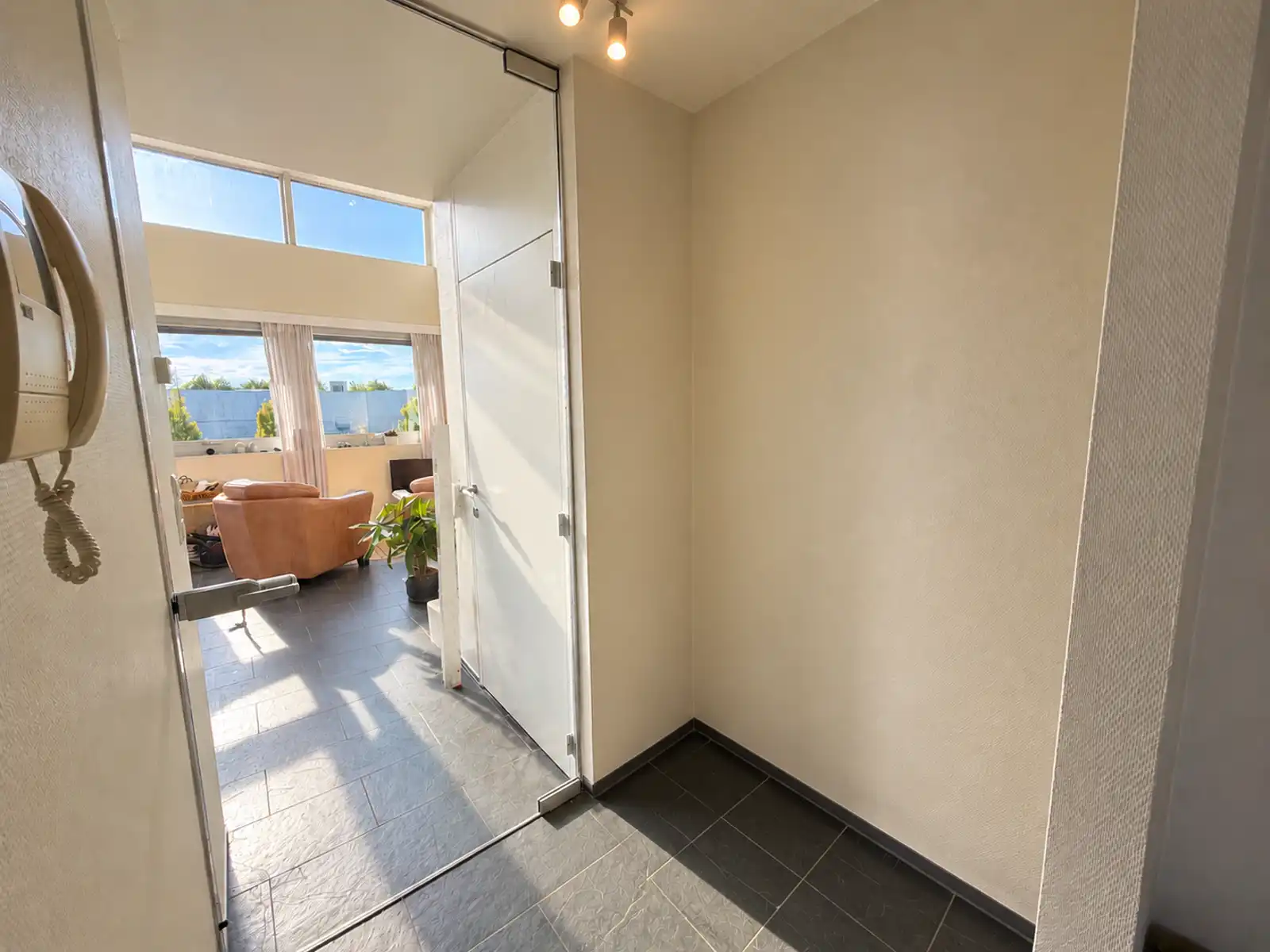 Lichtrijk dakappartement met ruim zonneterras en 1 slpk foto 8