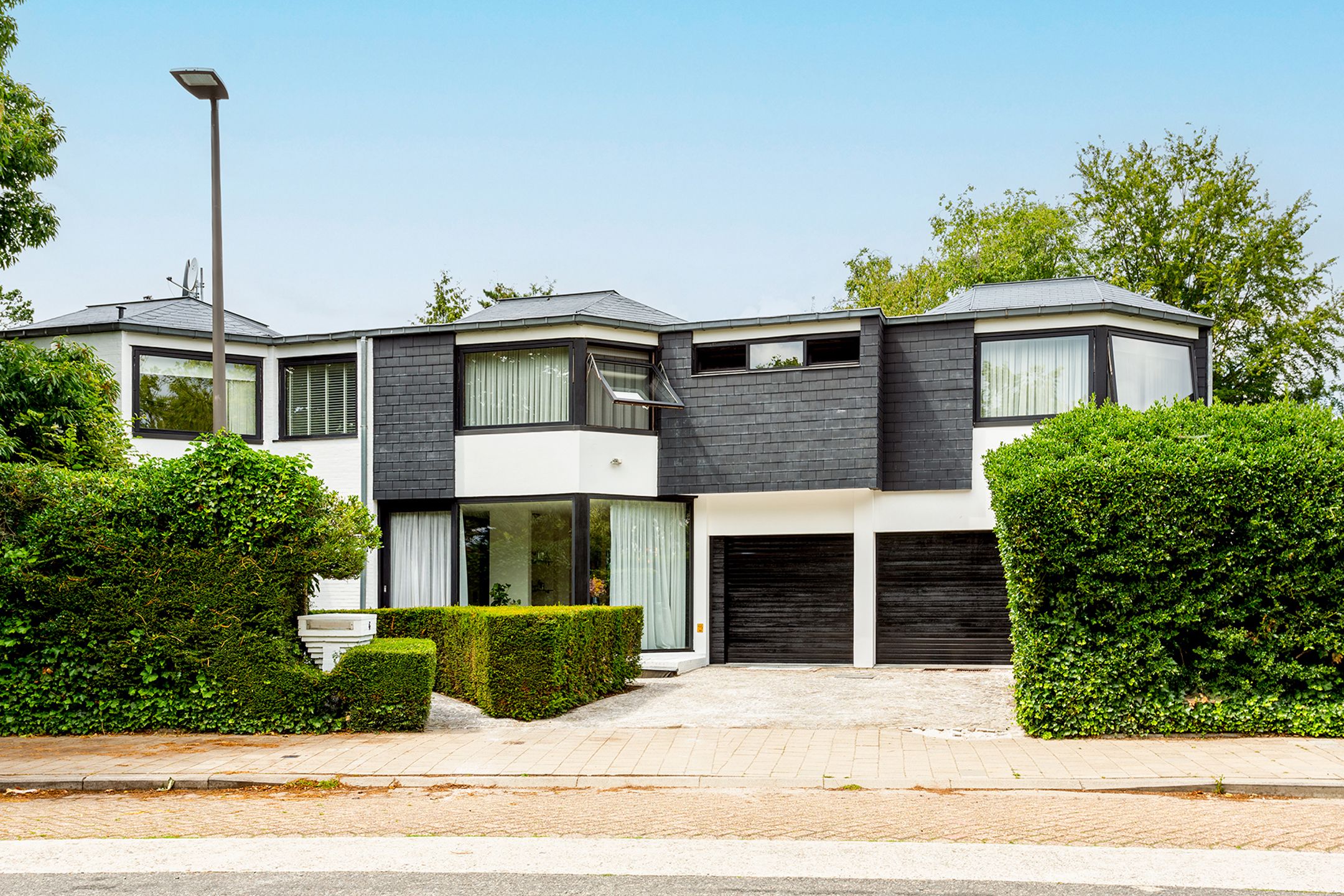 Topgelegen architectenwoning met ruim tuin en binnenzwembad. foto 52