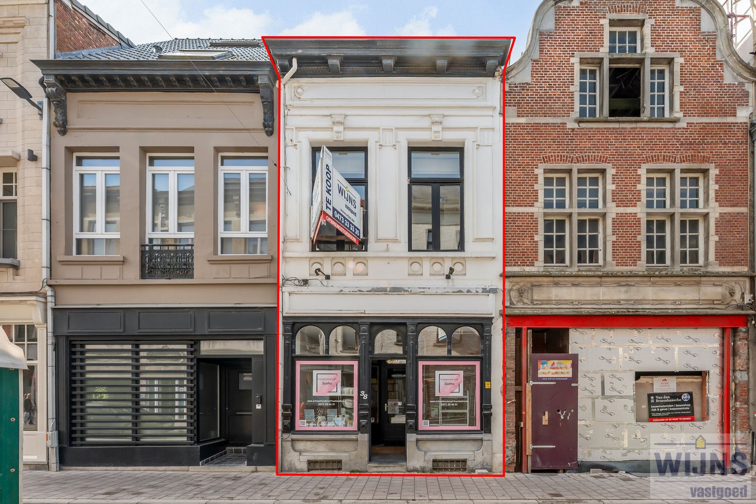 Hoofdfoto van de publicatie: Opbrengstgebouw met 3 eenheden.