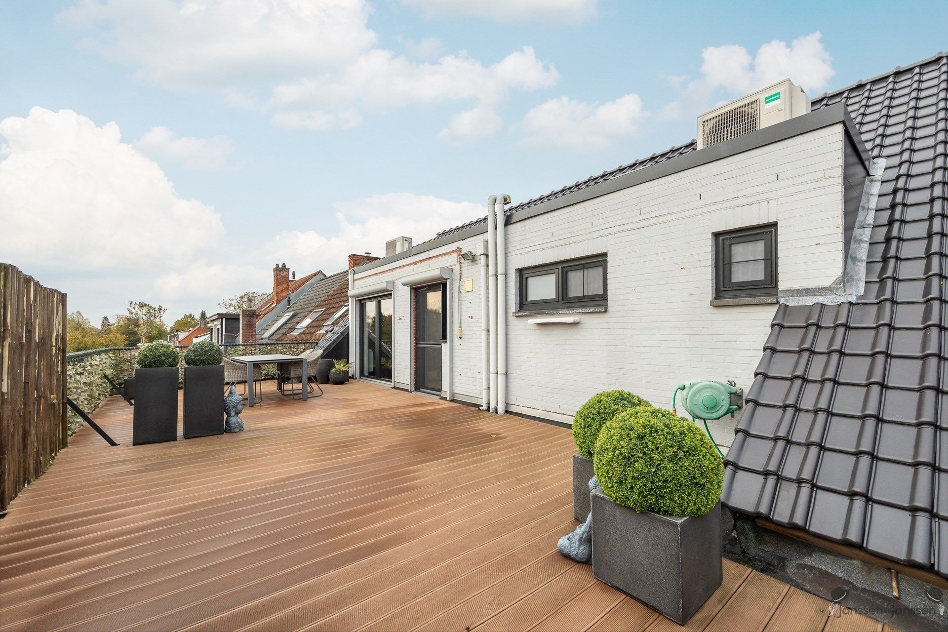 Modern, stijlvol dakappartement met riant terras en panoramisch uitzicht foto 24