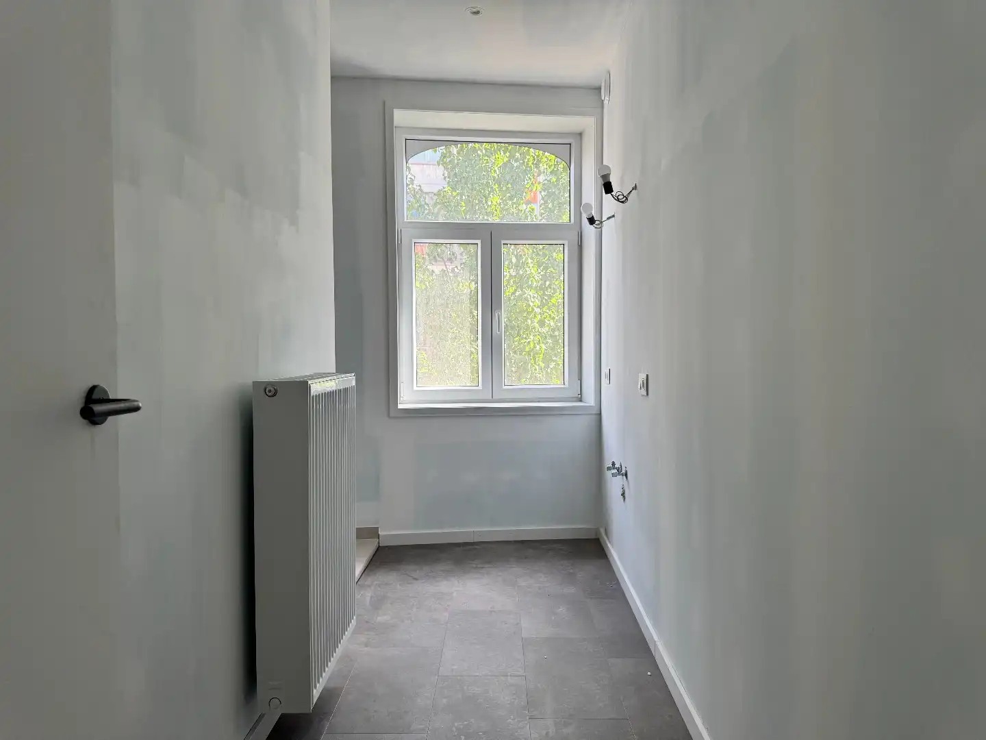 Leuke woning met 4 kamers, bijgebouw en uitweg foto 8