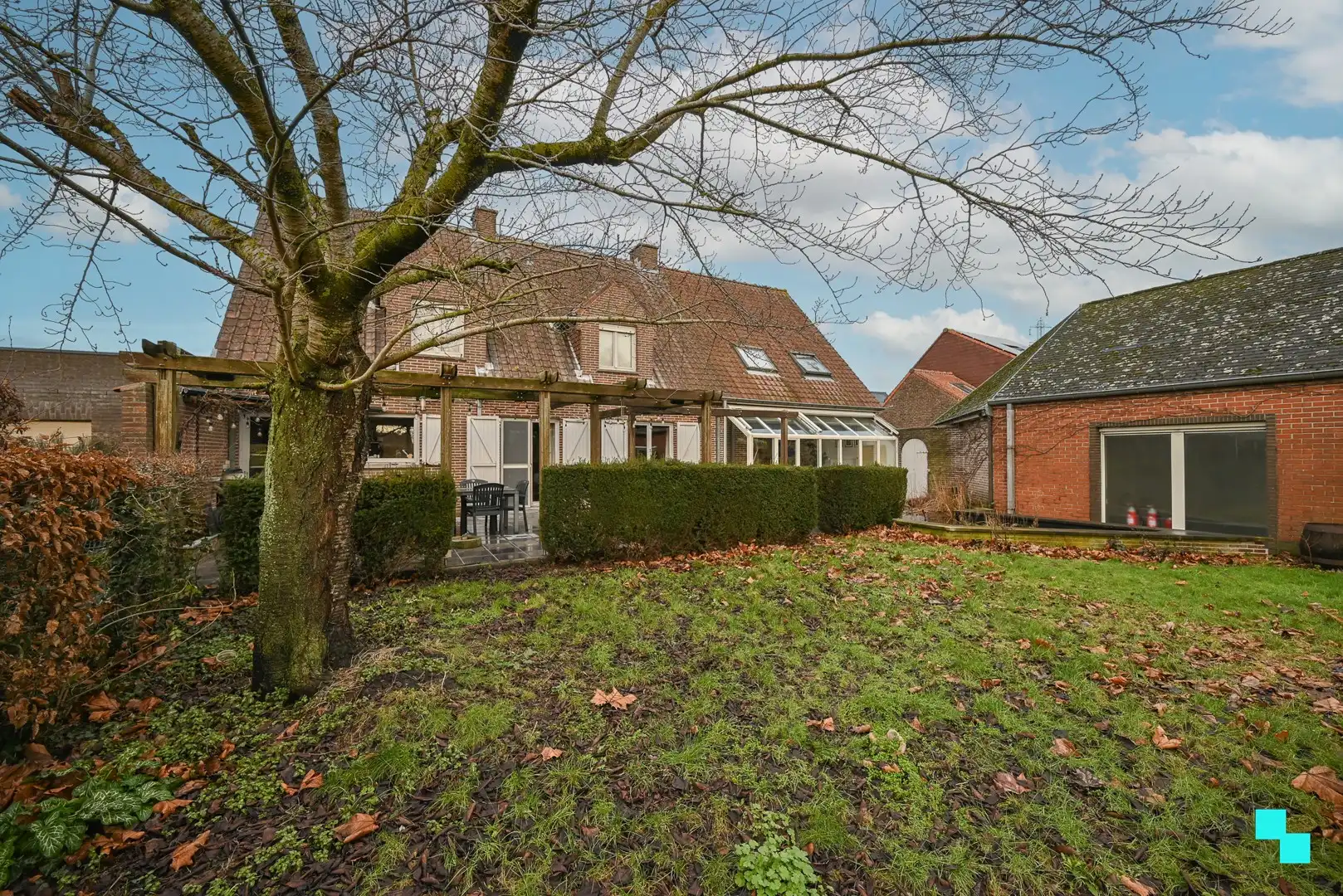 Uitzonderlijke eigendom bestaande uit een gezinswoning & afzonderlijk (kantoor)gebouw te Izegem foto 22