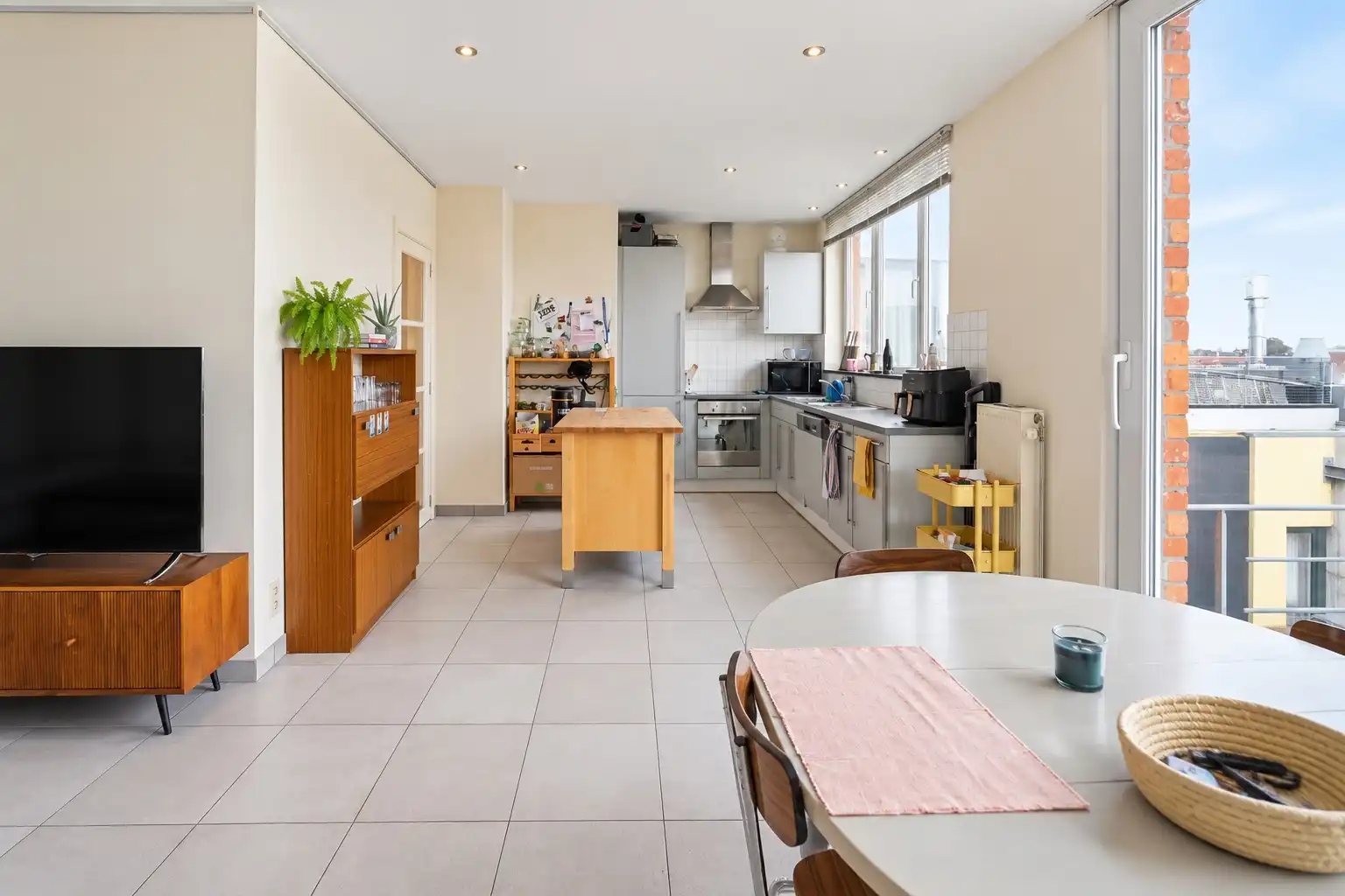 Ruim appartement met 2 slaapkamers, zonnig terras en parkeerplaats foto 10