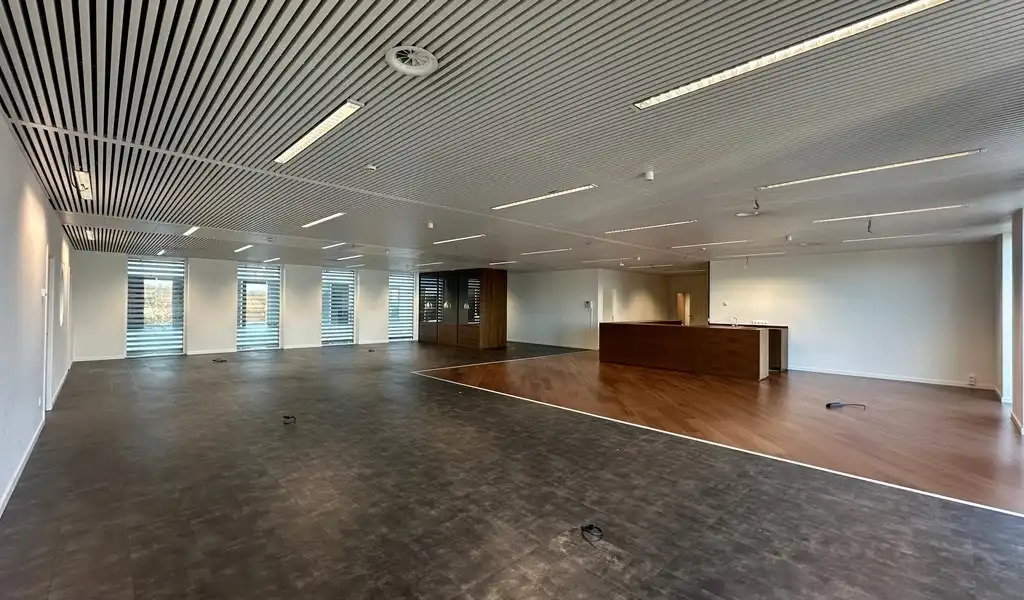 Instapklare kantoorruimte te huur langs E40 in Aalst foto 4