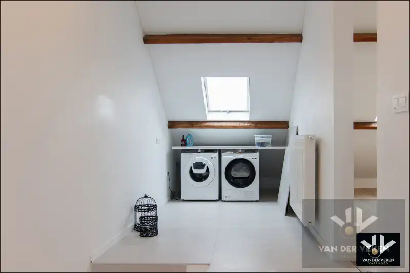 Voll gerenoveerde woning met 5 slpk 3 badk foto 20