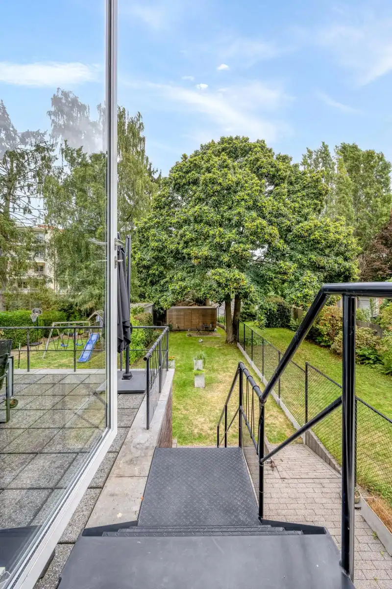 Karaktervolle architectenwoning op toplocatie: Zonnig terras, kamerhoge ramen en EPC B foto 21
