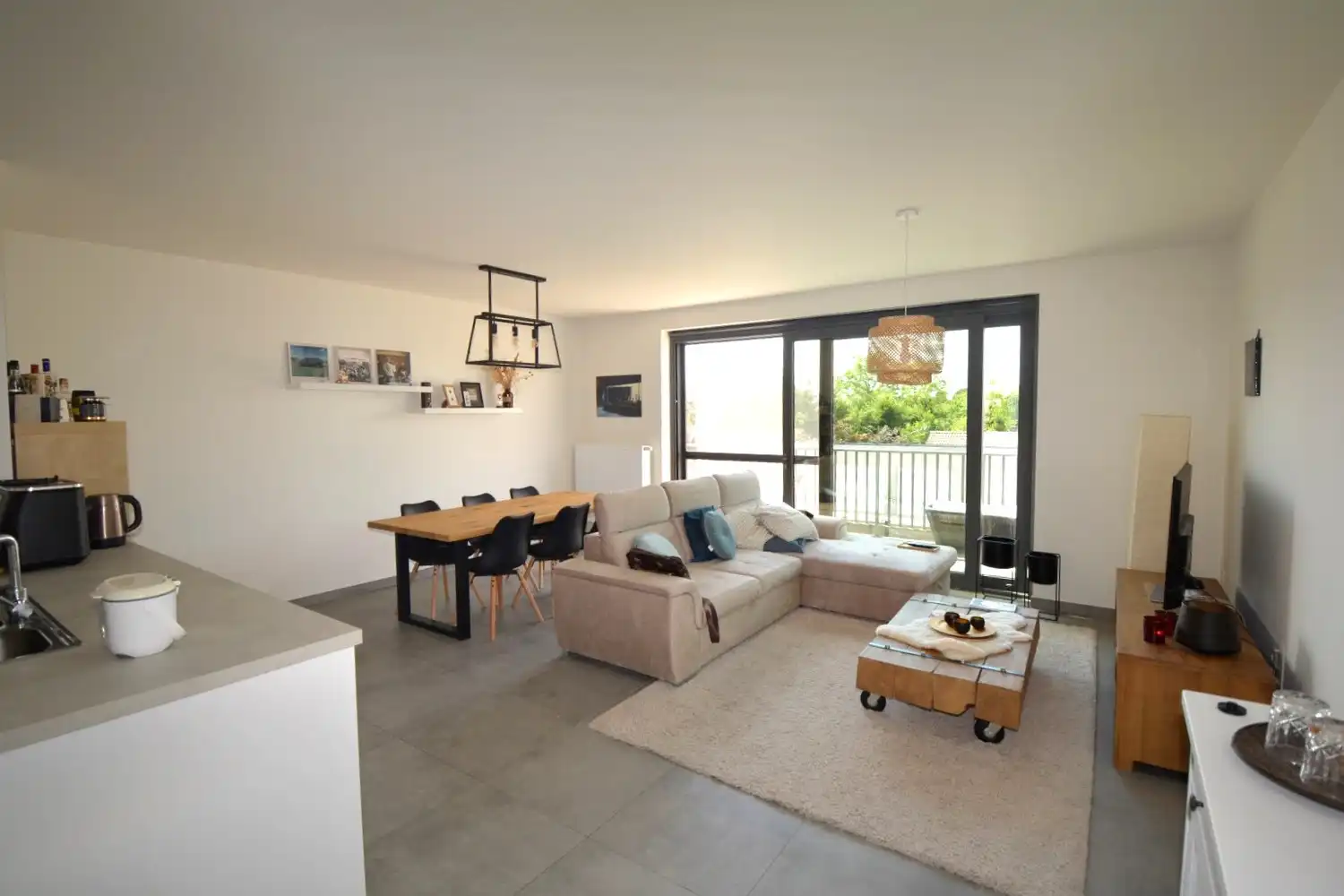 RECENT APPARTEMENT MET 2 SLK, TERRAS EN PARKING! foto 2