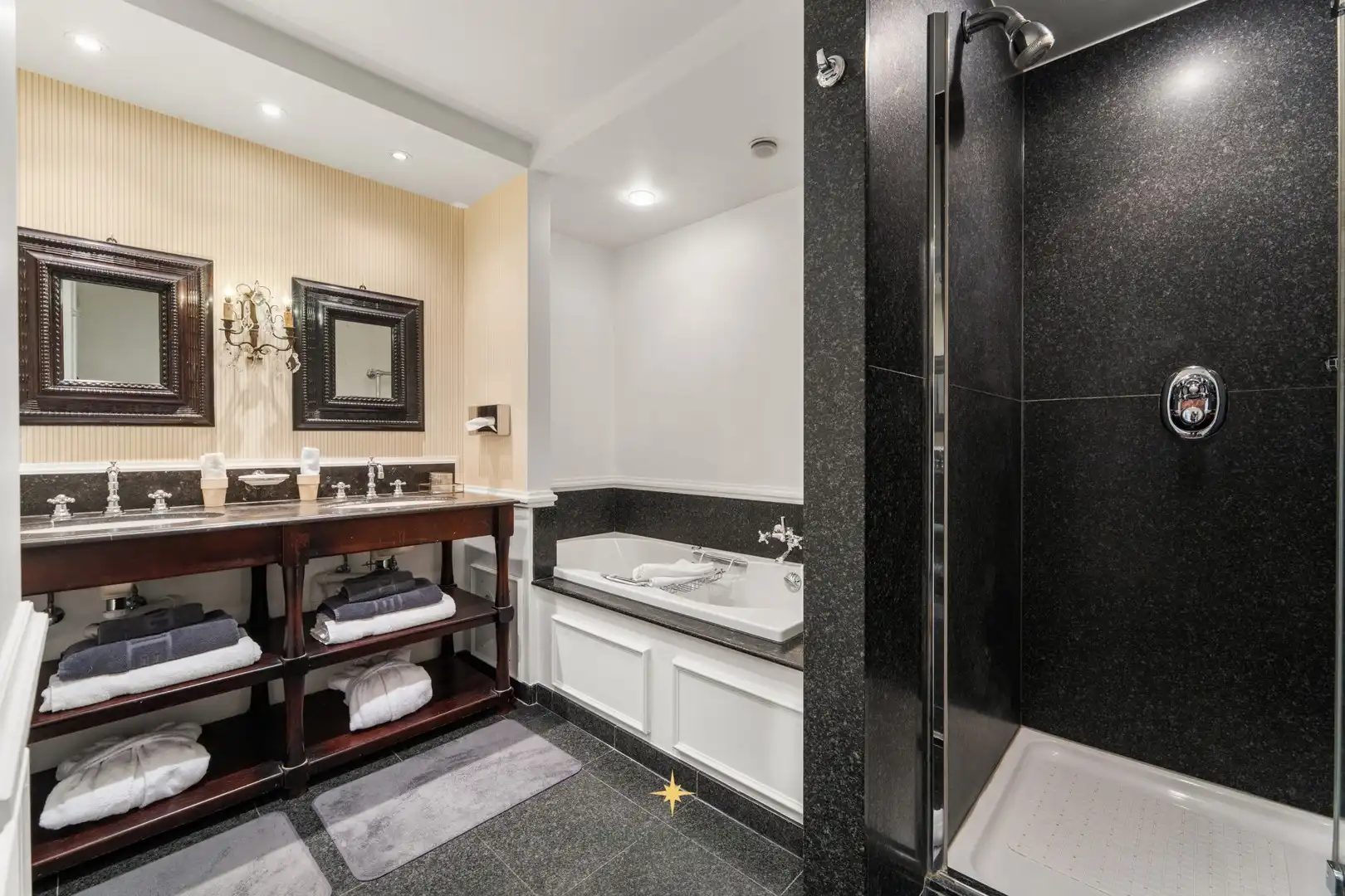 Exclusieve Guesthouse-B&B in historisch Brugge – “Maison le Dragon” / “Hier in De Draecke” foto 21