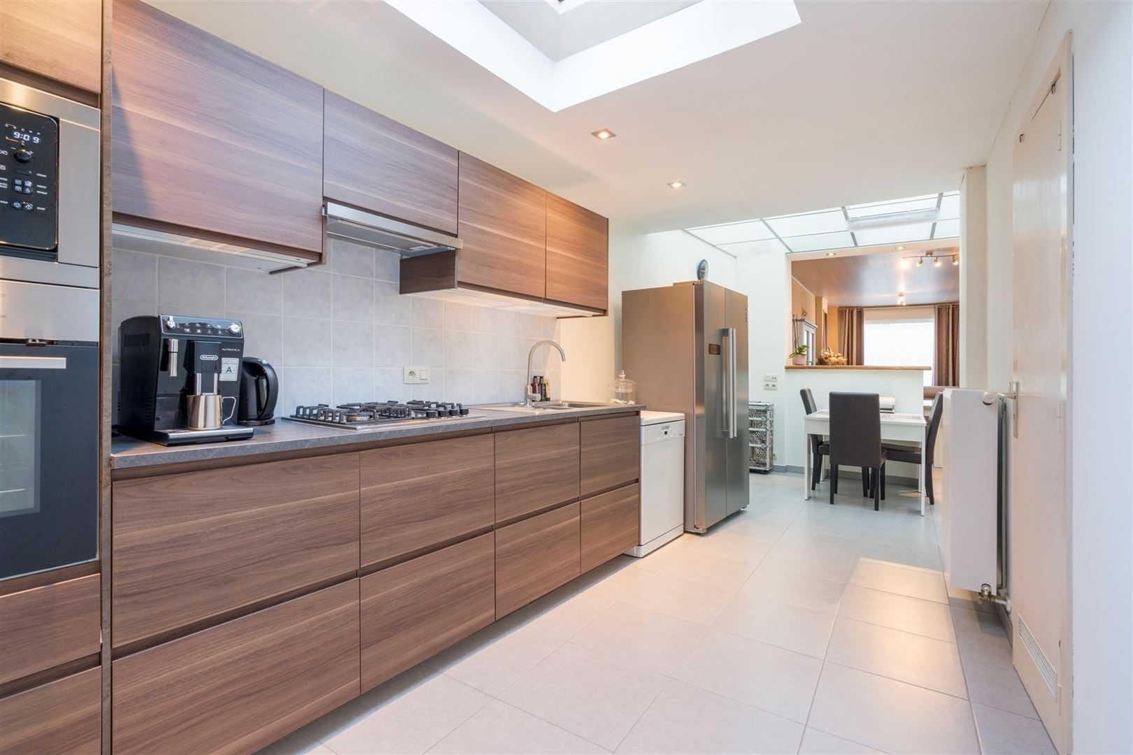 Huis met 2 garages foto 3