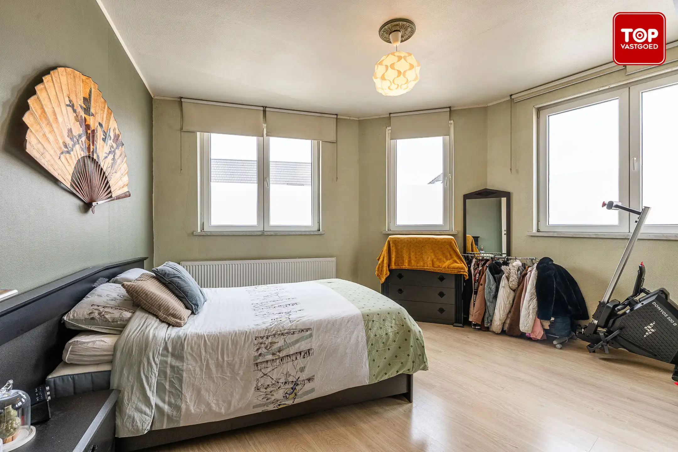 Statige, lichtrijke woning met 3 slaapkamers en stadskoer foto 18