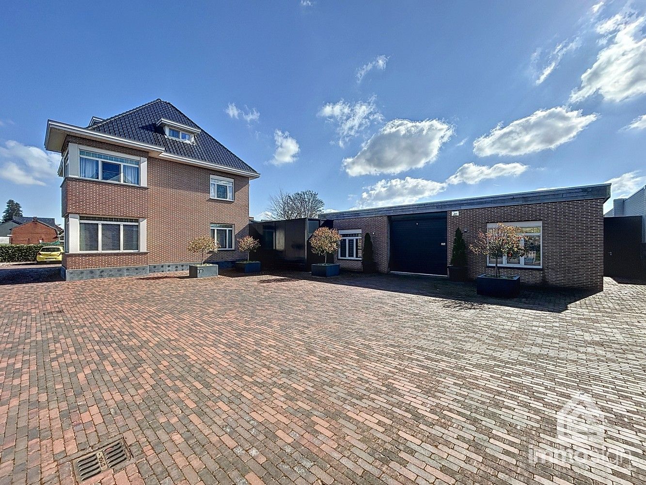 Exclusieve woning voorzien van dubbele garage en bedrijfshal op de Nederlandse grens foto 52