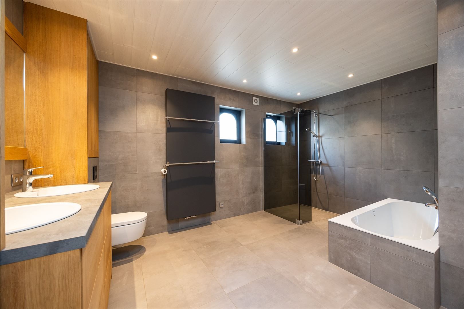 Woning in zuiderse stijl met ruim bijgebouw op Zuid perceel. foto 18