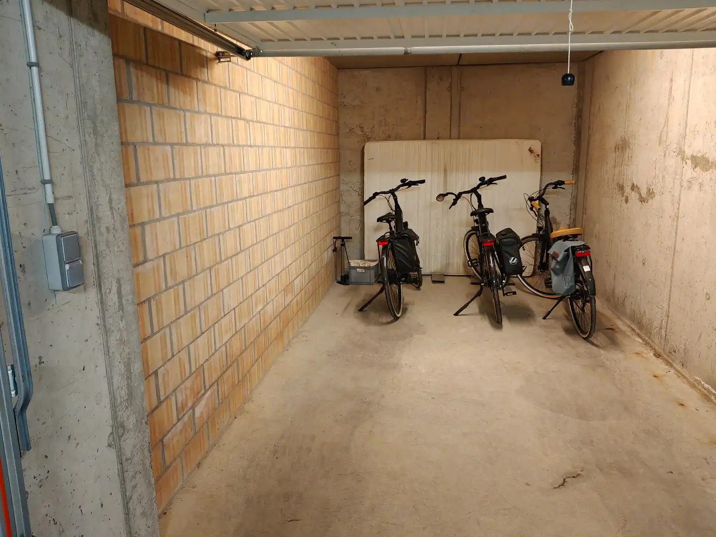 Ruime recente garage in hartje Middelkerke op enkele stappen van de Zeedijk! foto 4