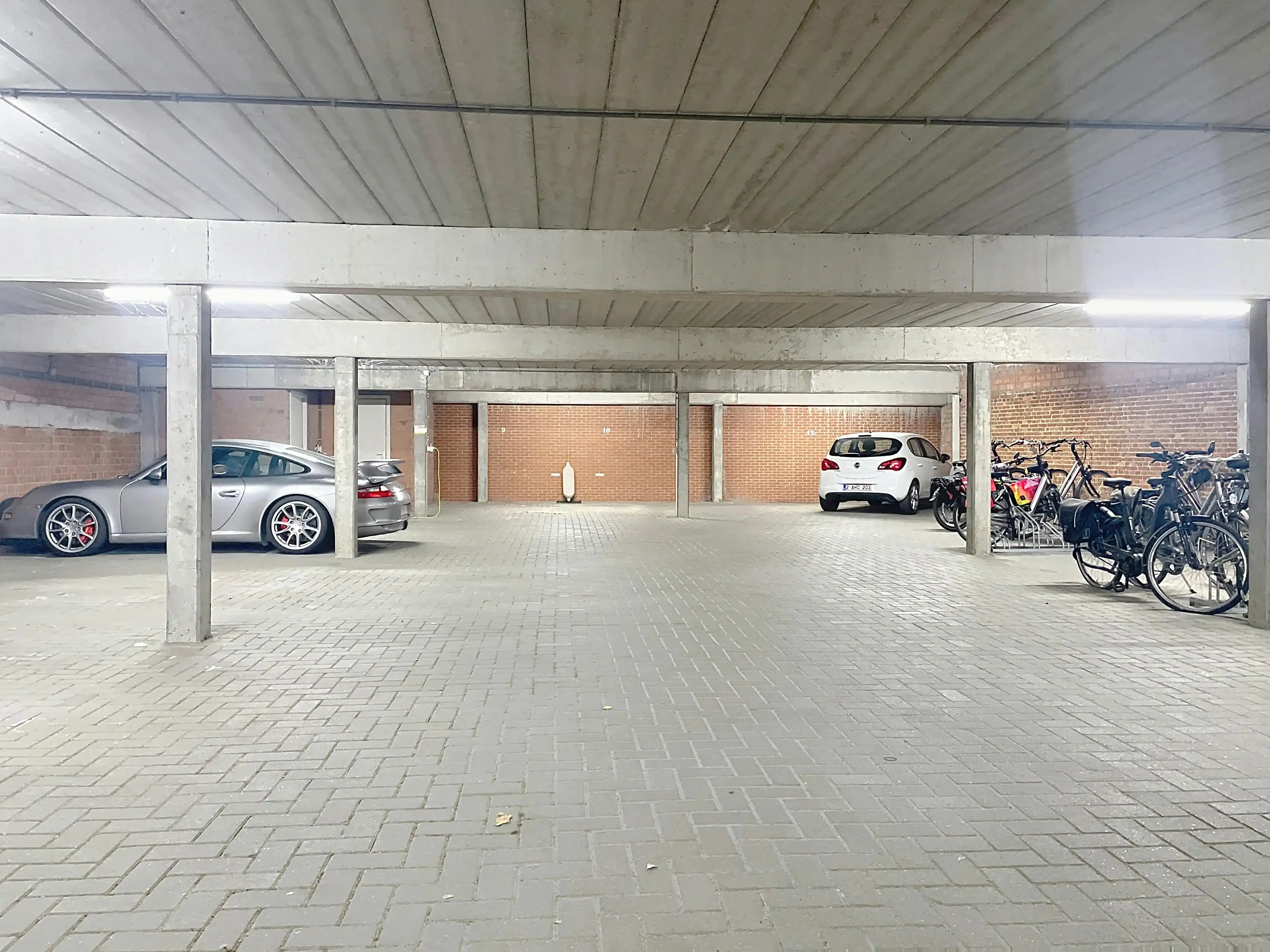 Overdekte autostaanplaats te koop in Berchem foto 7