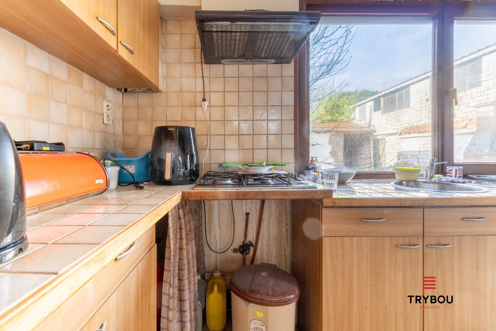 Te renoveren halfopen woning op ruim perceel van 1422m² foto 8