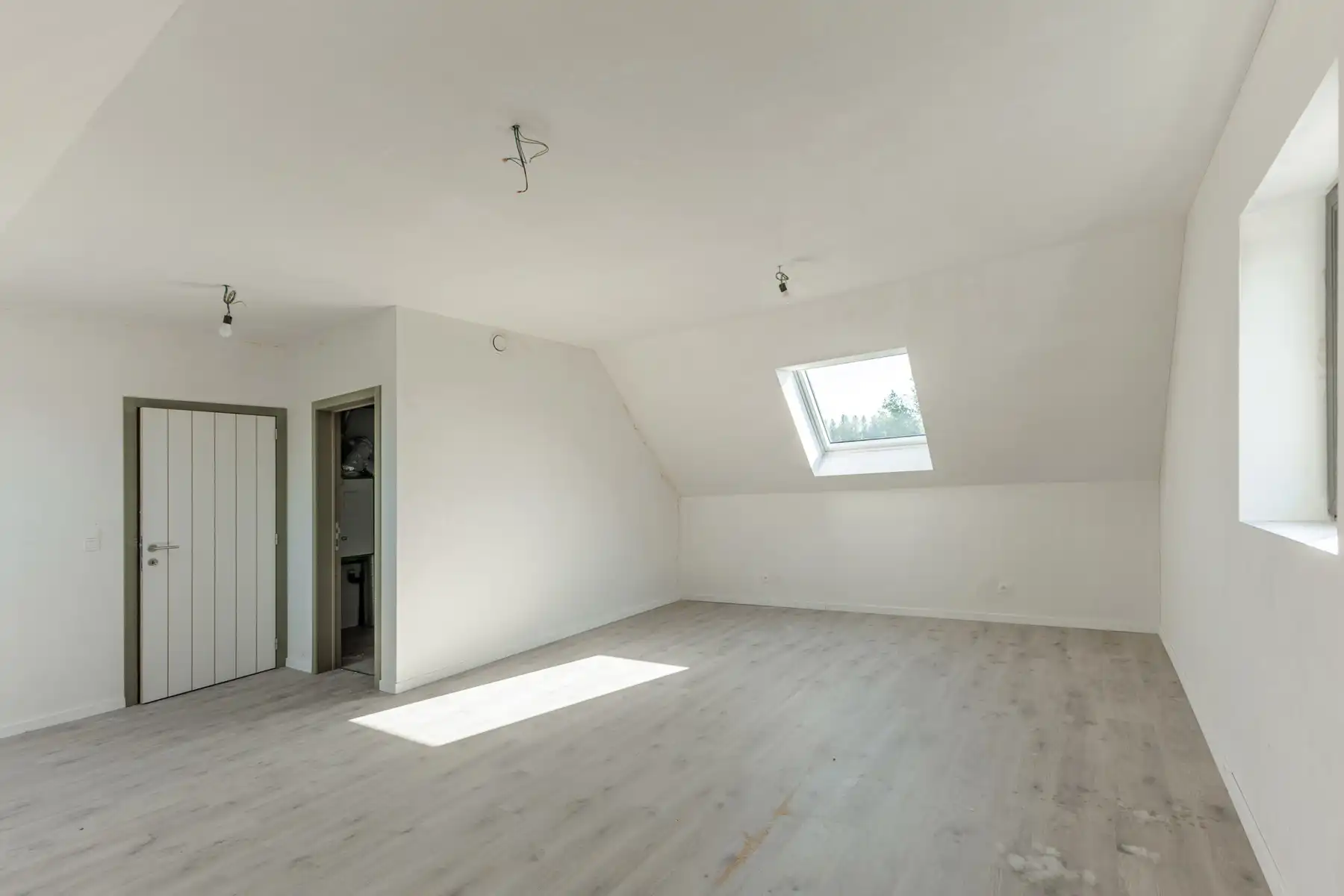 Ruime energiezuinige nieuwbouwwoning (Links) foto 14