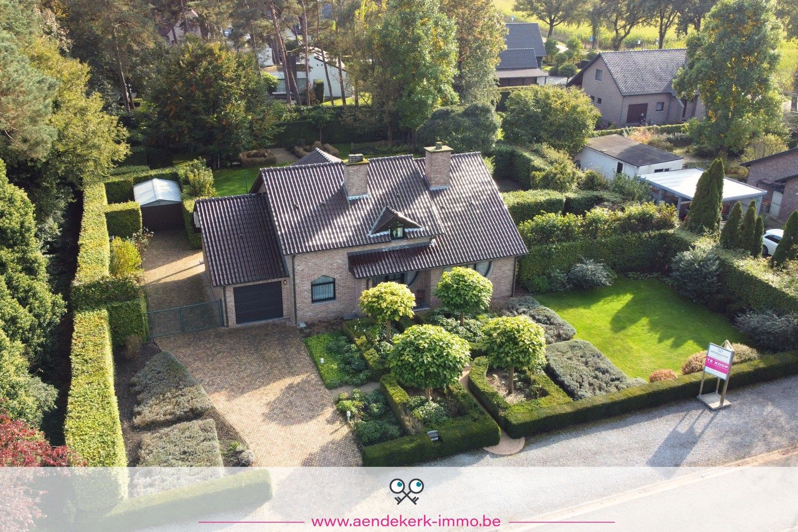 Charmante, perfect onderhouden, woning met tuin en garage in Gruitrode foto {{pictureIndex}}