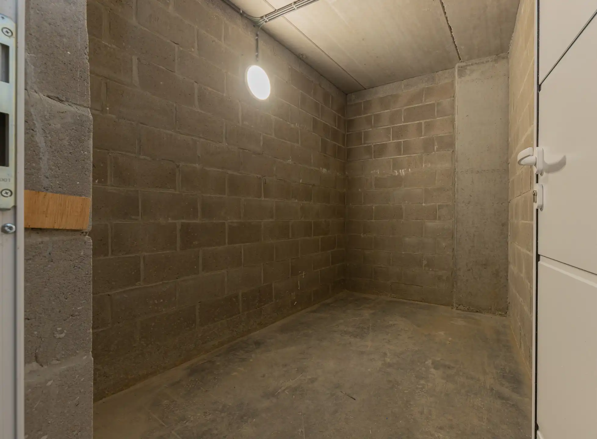 BURST - Ondergrondse kelder op centrale ligging! foto 2