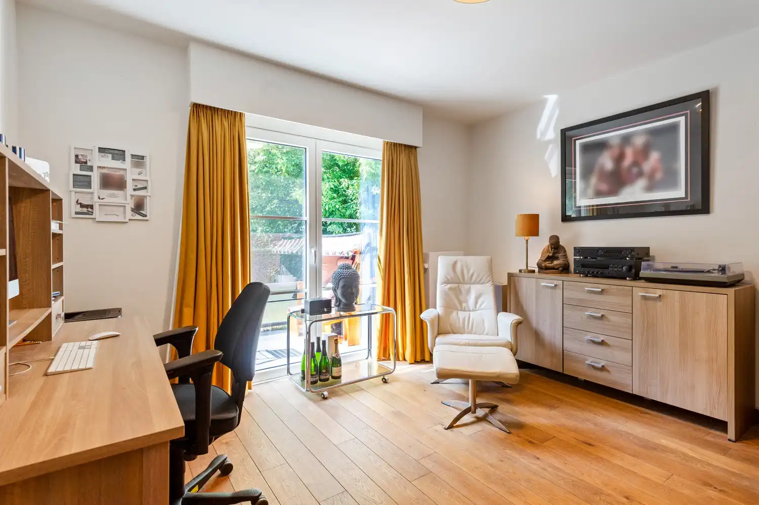 Instapklare, volledig gerenoveerde woning met 3 slaapkamers, bijgebouw en prachtige tuin foto 14