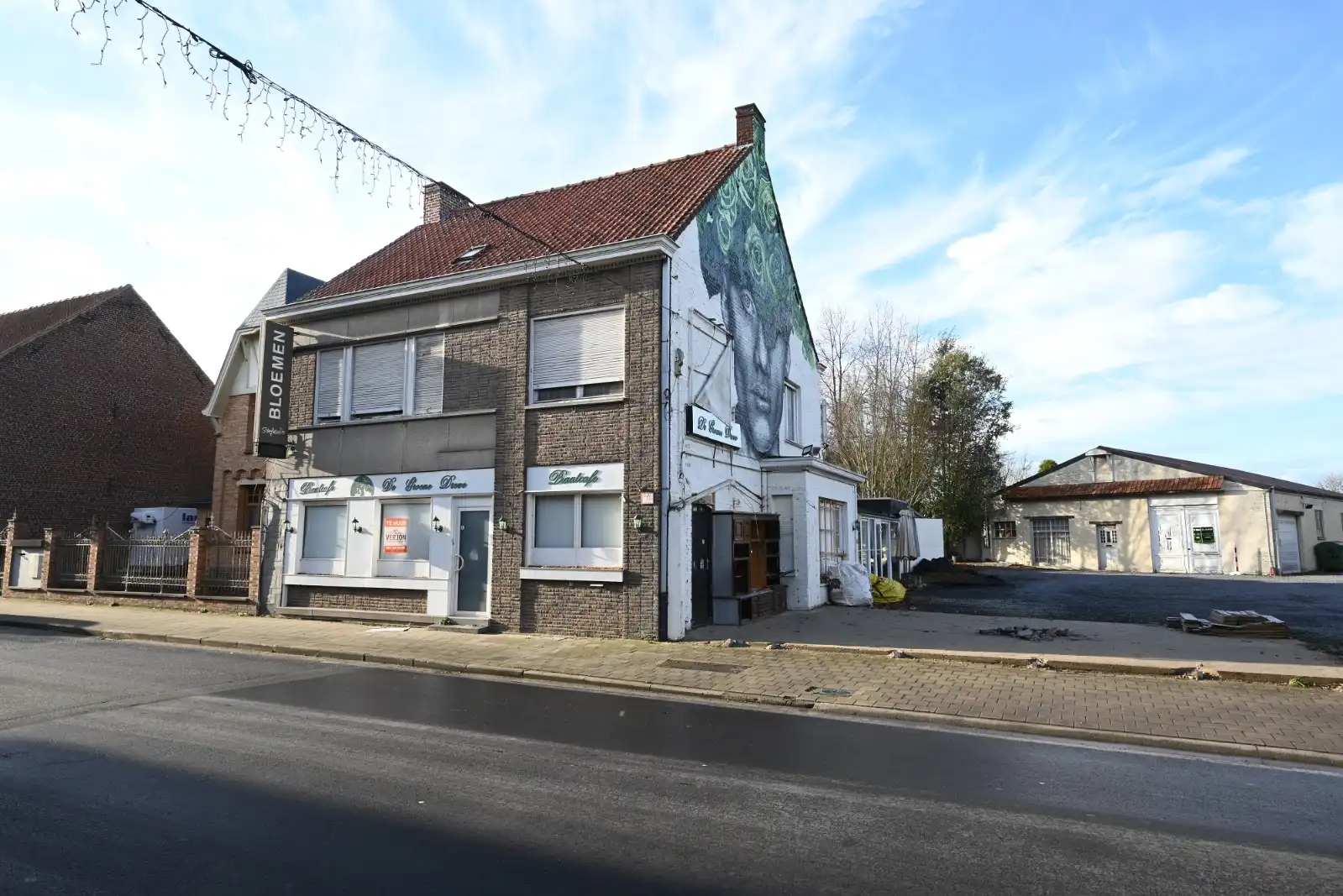 Ruime handelsruimte met woonst in centrum Ardooie! foto 2