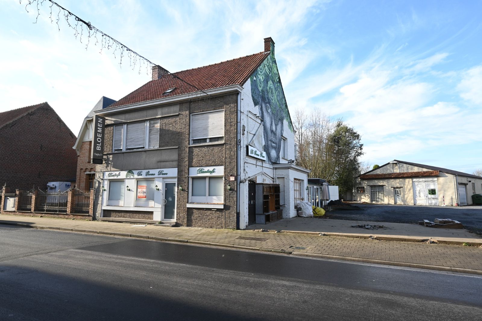 Ruime handelsruimte met woonst in centrum Ardooie! foto 2