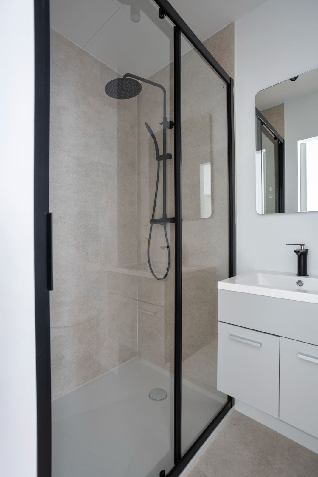 Gloednieuwe, energiezuinige studio met zonnepanelen te huur: instapklaar en bemeubeld foto 3