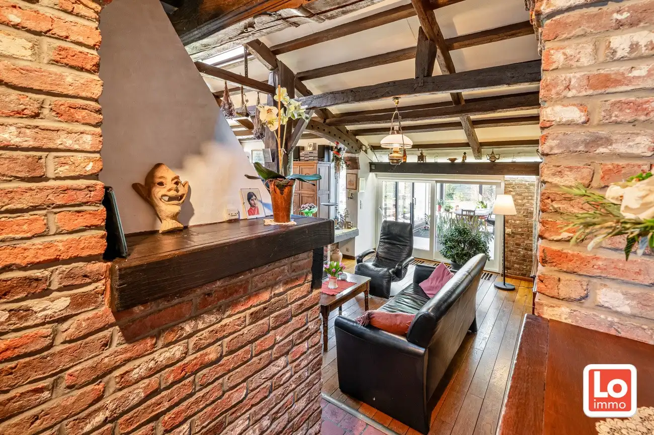 VERKOCHT! Charmante alleenstaande woning met inpandige dubbele garage en grote tuin met aanpalend bos (1ha) op een rustige locatie nabij het centrum van Wachtebeke! foto 4