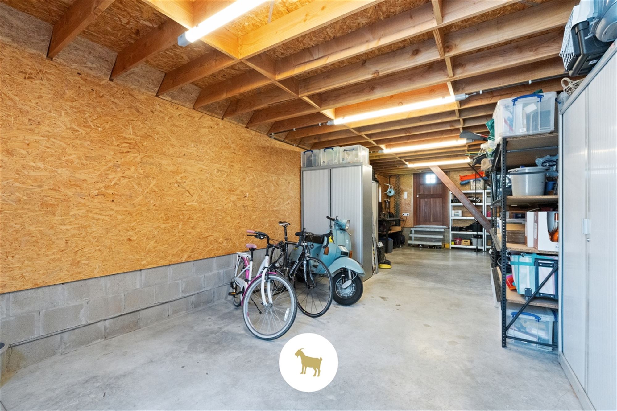 Ruime, INSTAPKLARE OPEN BEBOUWING met 3 SLAAPKAMERS, BUREAU en losstaande GARAGE op een PERCEEL van 1.180m² foto 35