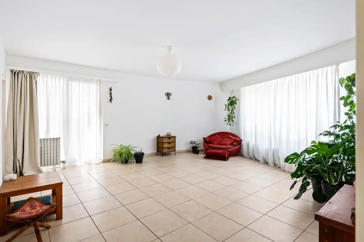 Licht, rust en stadse dynamiek ... in dit gelijkvloers hoekappartement met 2 slaapkamers komt het mooi samen. foto 11