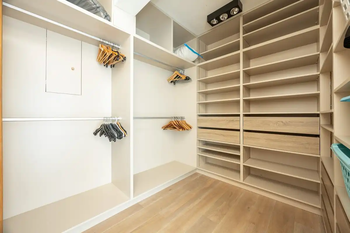 Zeer ruim en lichtrijk appartement te koop foto 18