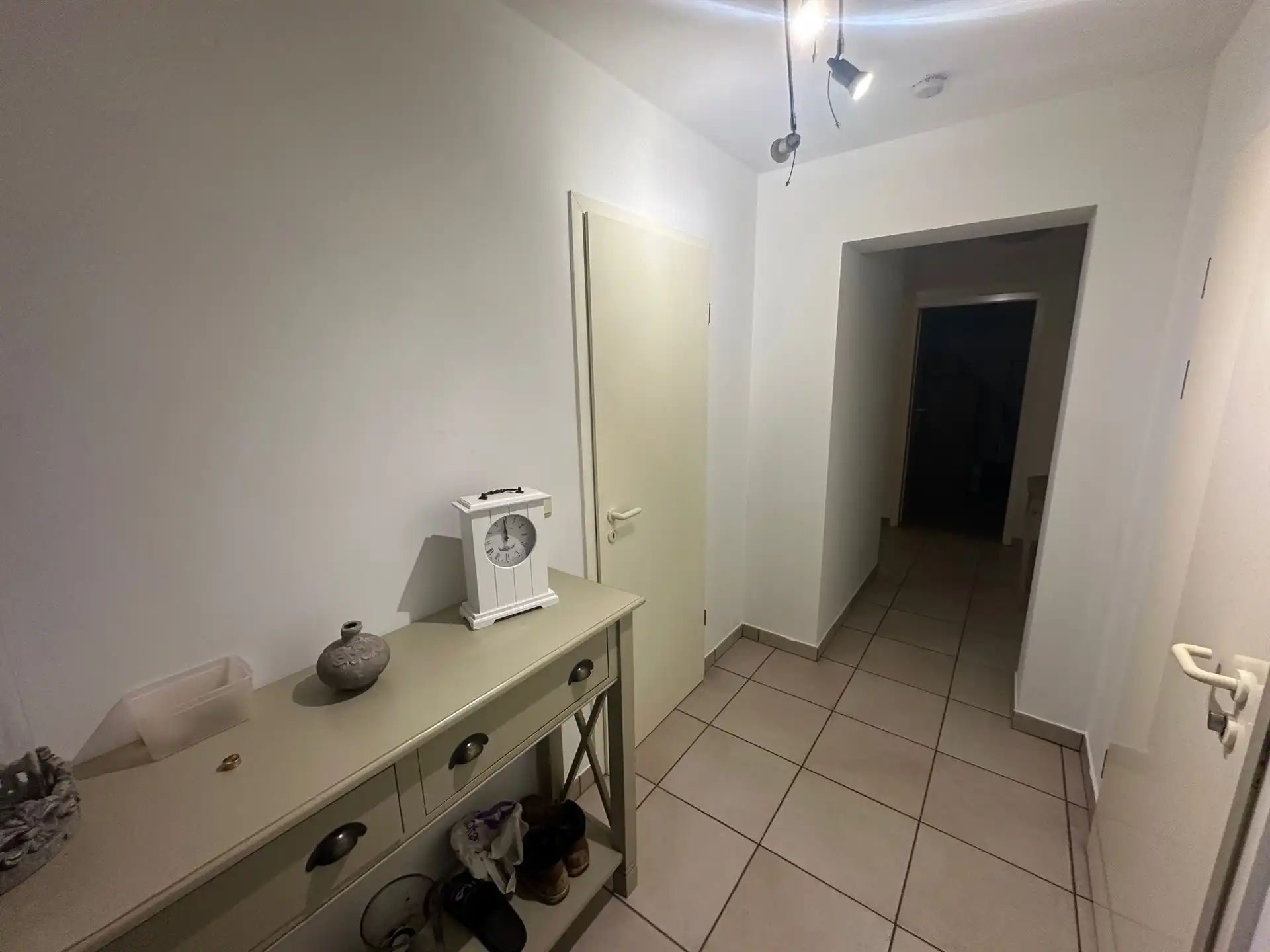 Strategisch gelegen en zeer ruim appartement met 2 slaapkamers foto 8