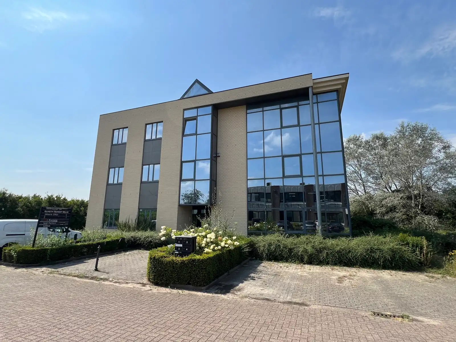 Kantoor te koop foto {{pictureIndex}}