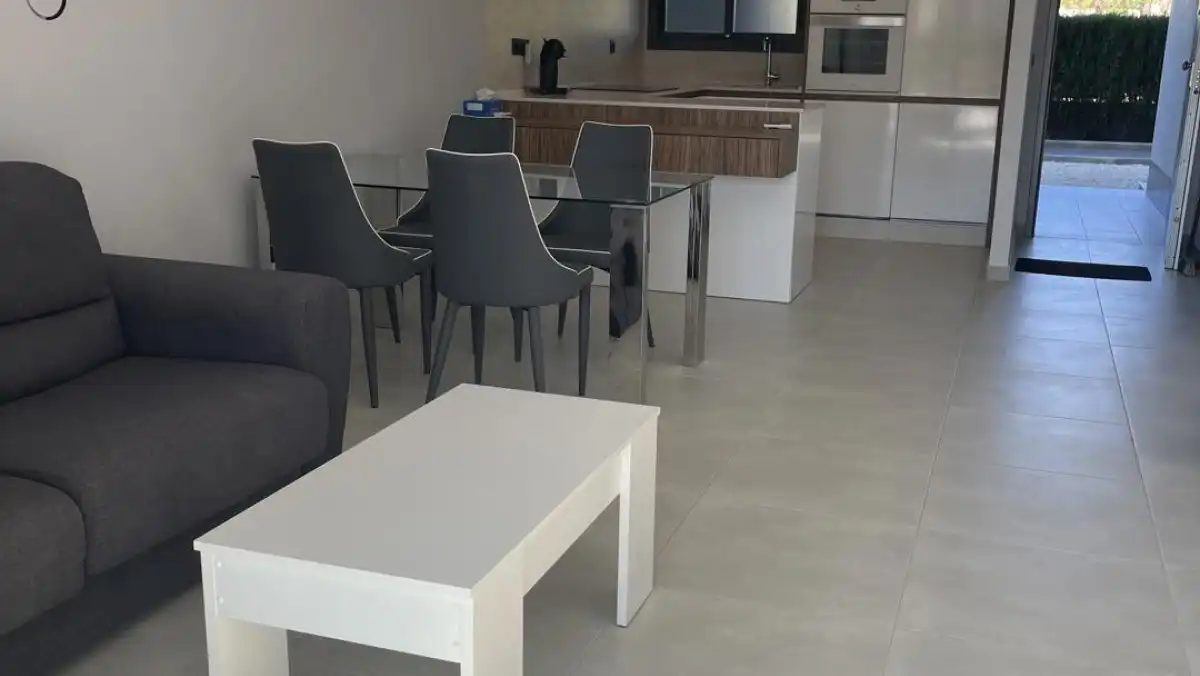 Mooi gelijkvloers appartement met 2 slpks en 2 badkamers foto 9