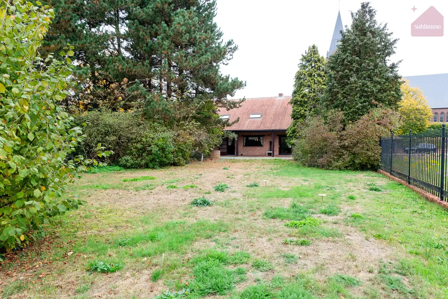 Ruime gezinswoning met 6 slaapkamers op een uitzonderlijk groot perceel van 21a 73ca foto 34