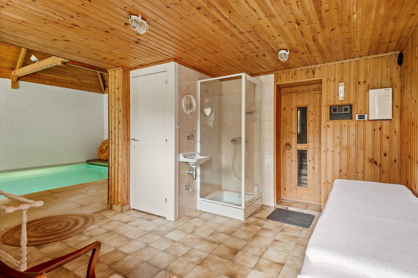 Romantische villa met grote tuin en veel privacy in Schoten foto 21