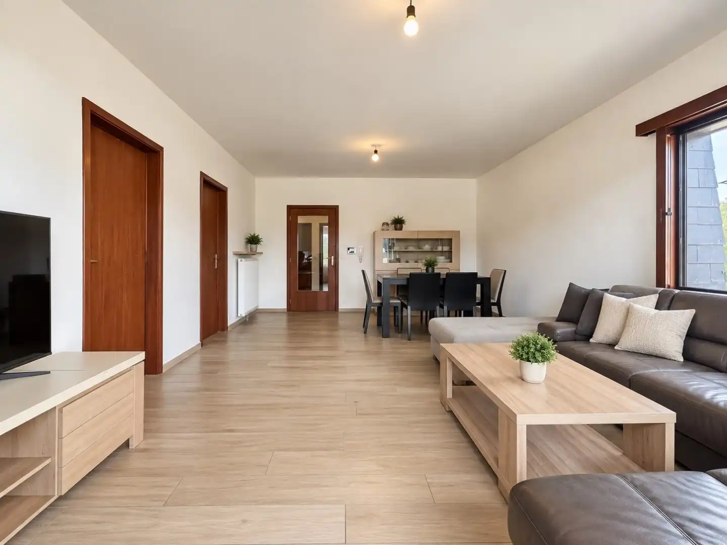 Prachtig gerenoveerd appartement met 2 slaapkamers en garagebox te huur te Wondelgem foto 4