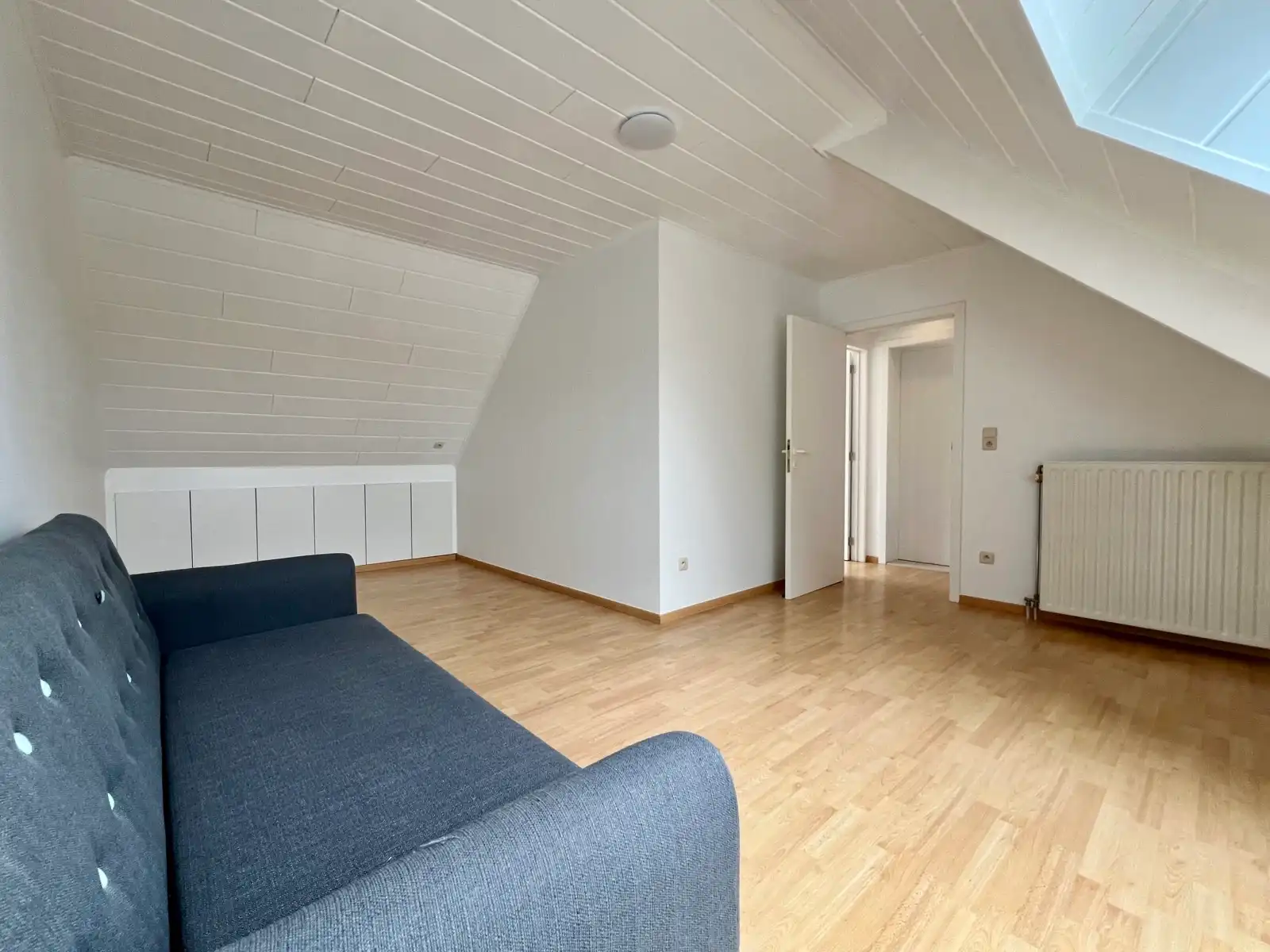 Ruime woning met 6 slk, 2 badk, 2 keukens en dubbele garage foto 20