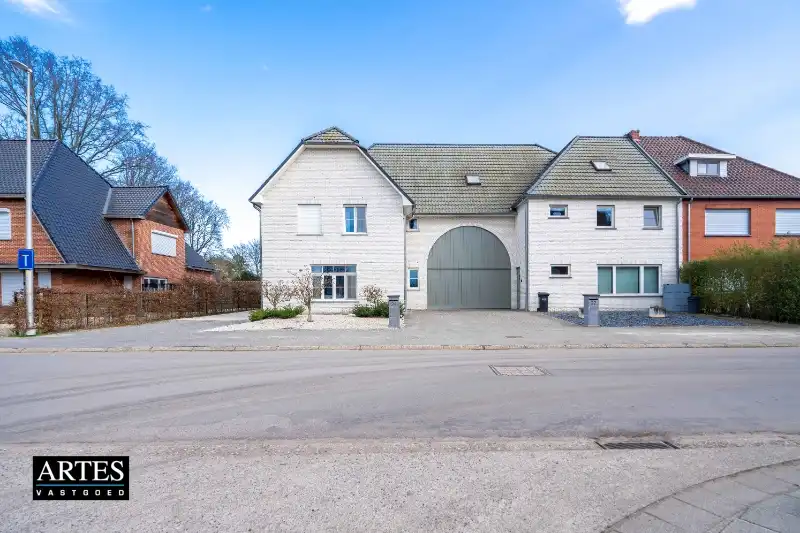 Karaktervolle woning met moderne luxe foto {{pictureIndex}}