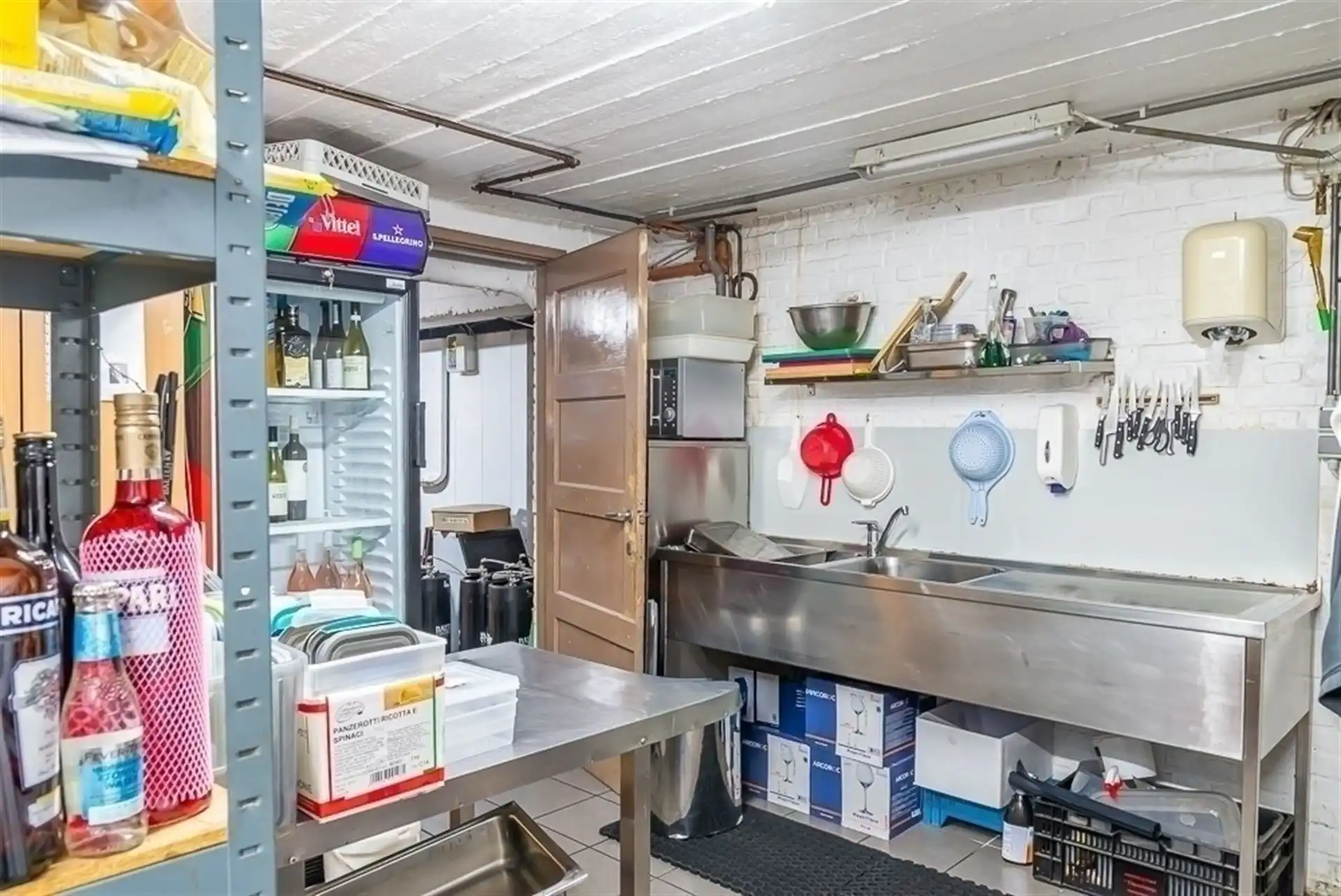 Karakteristiek handelshuis met ruime bovenwoning op toplocatie nabij Maasmechelen foto 24