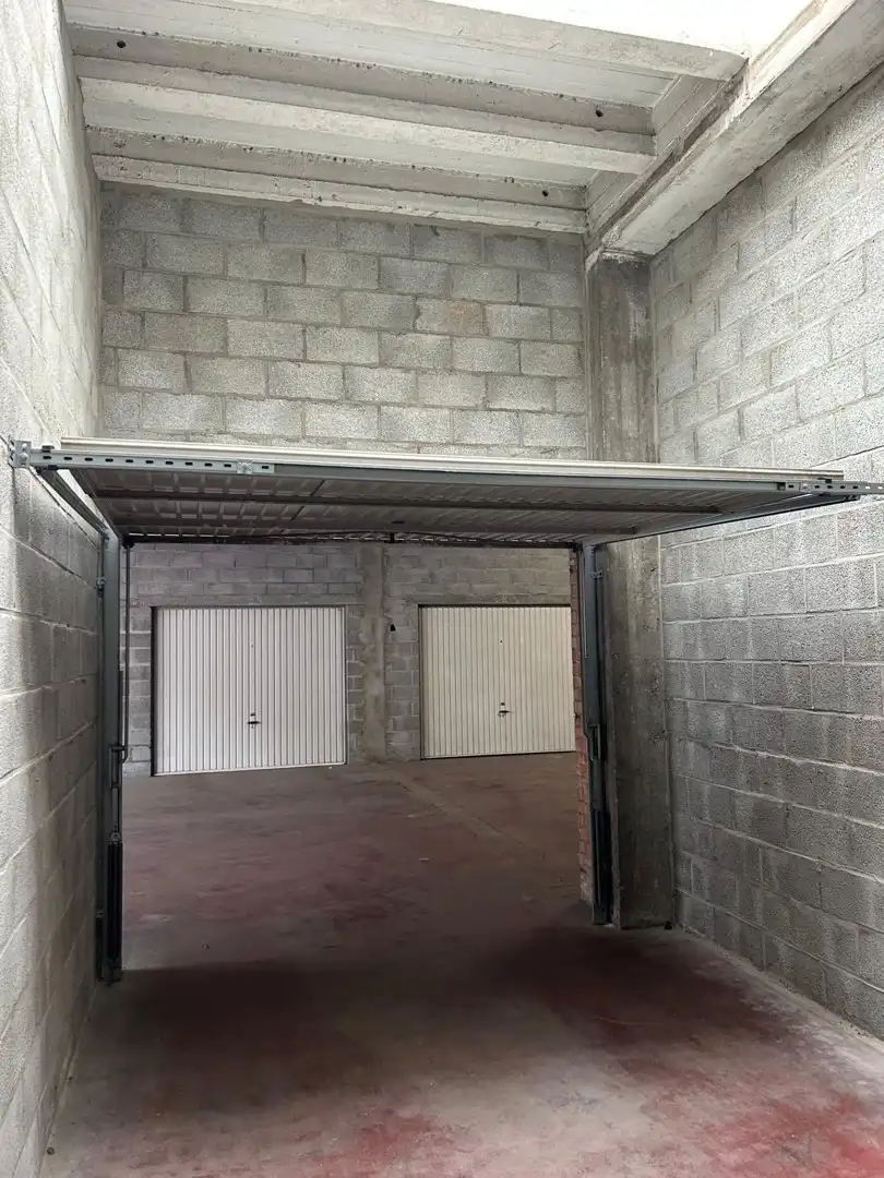 Garagebox gelijkvloers op wandelafstand van het centrum foto 2