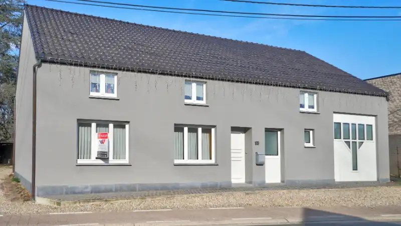 Ruime woning van 256m² op 10 are 32 ca foto {{pictureIndex}}