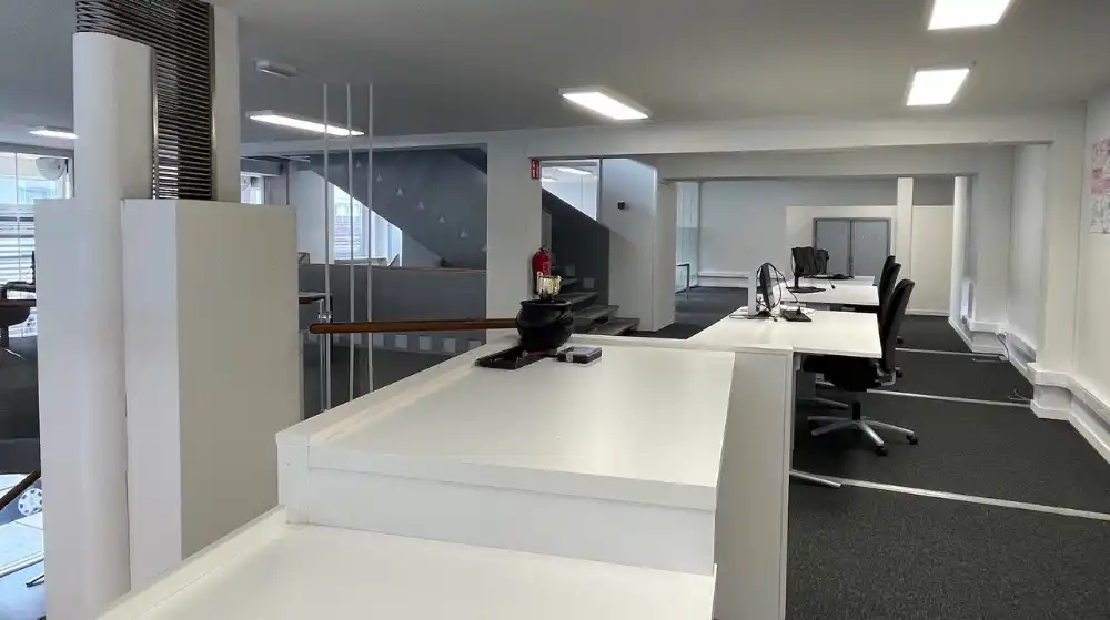Instapklaar en polyvalent handelspand/kantoor te huur op TOPLOCATIE foto 10