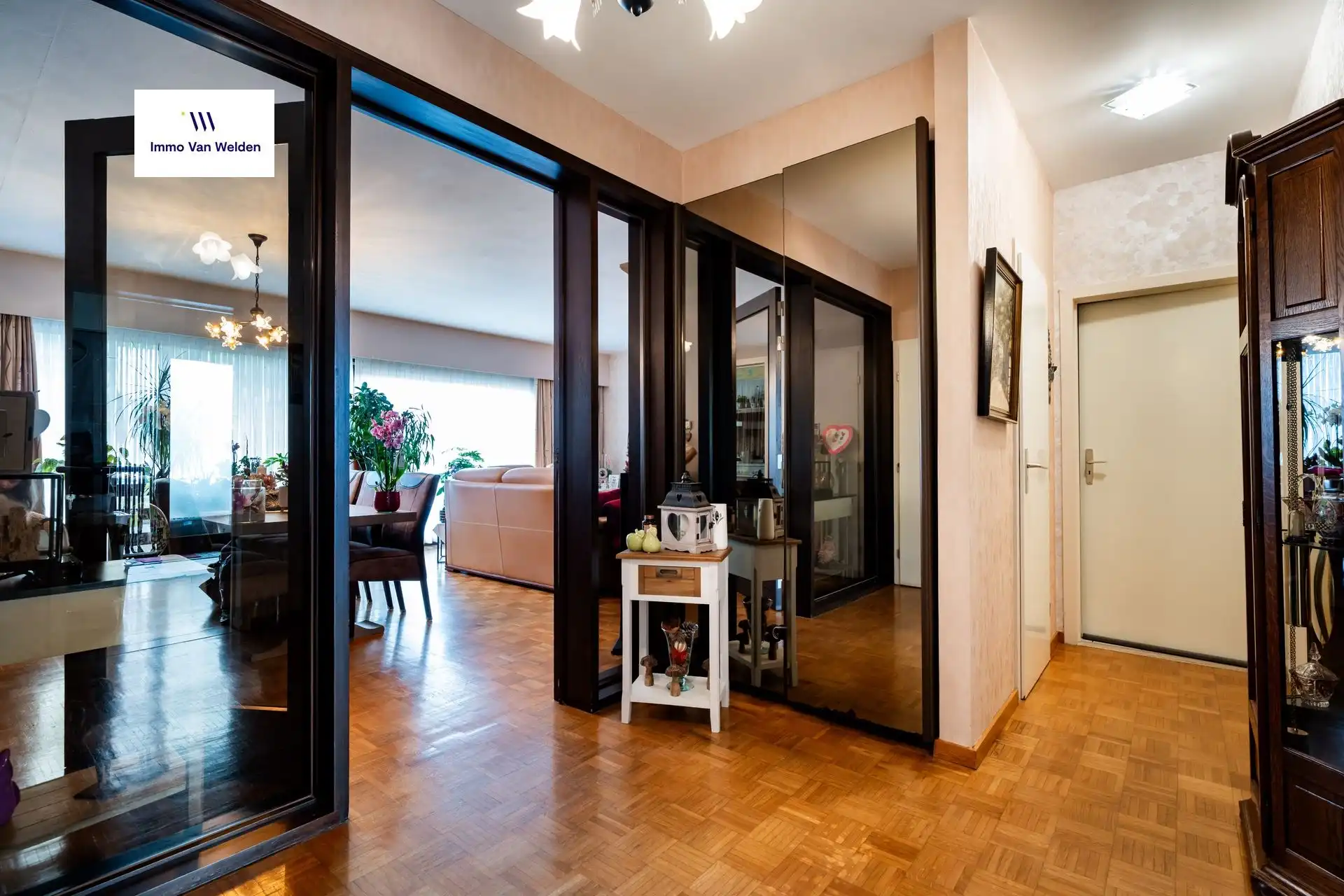 Ruim appartement met twee terrassen te Eine foto 8