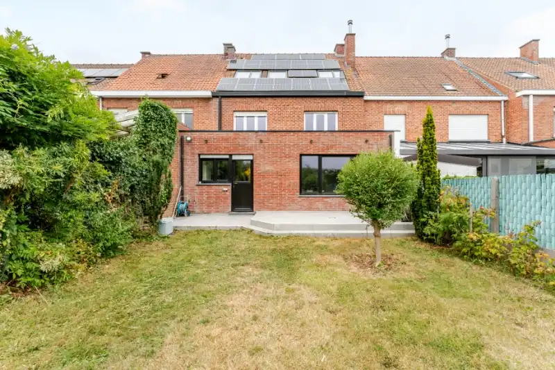 Ruime gezinswoning met 7 slaapkamers foto 15